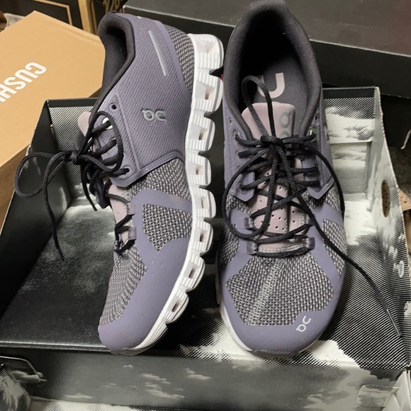 On Cloud Shoes - Size 8.5 On Cloud shoes